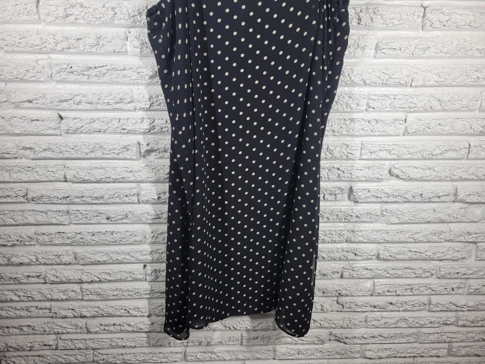 Falda Liz Claiborne Villager para mujer 22W midi negra a lunares forrada con abertura transparente Foto 4 de 4