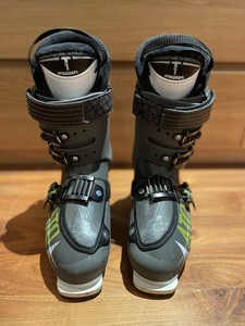 atomic m11 ski boots