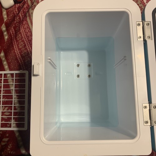 Frigidaire EFMIS129 Blue Mini Portable Fridge Cooler NOT WORKING Read Descriptio - Picture 8 of 10