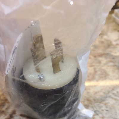 Leviton 2421 Locking Plug