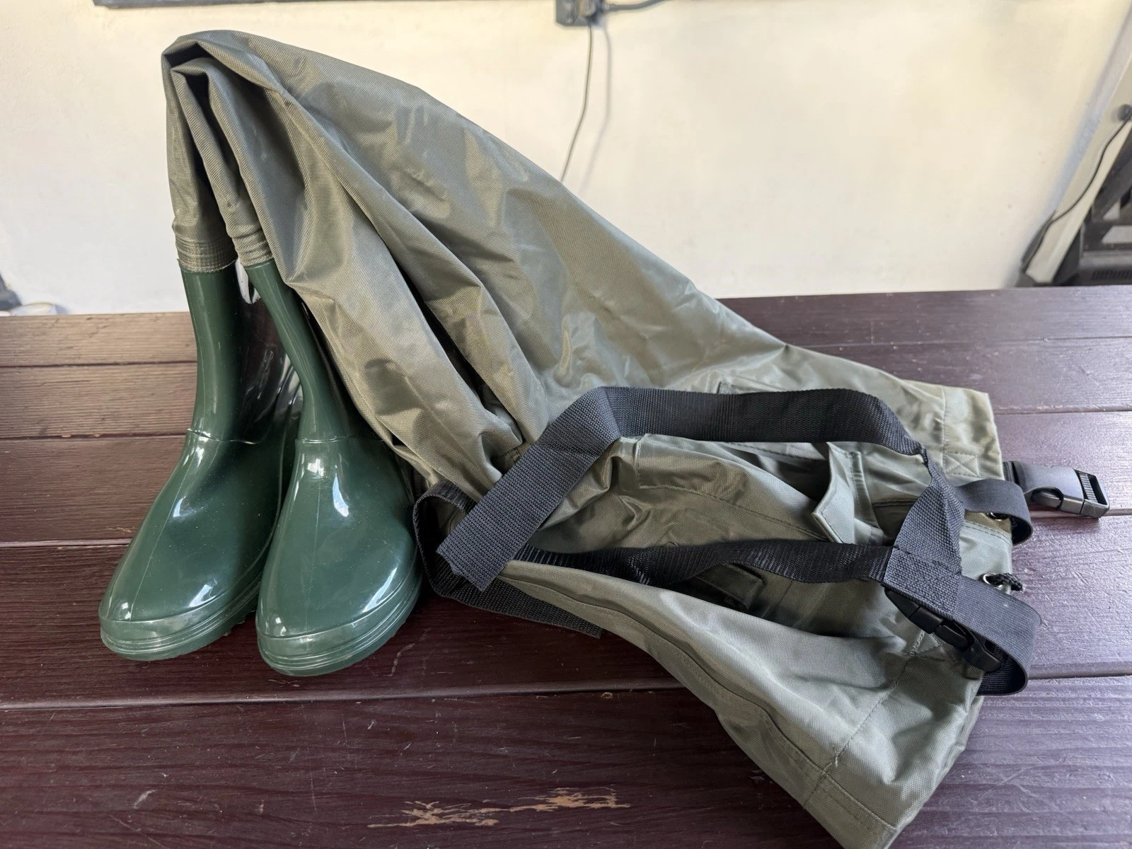 Kids Green Chest Rubber Boot Waders Size 34 or Youth 2-3
