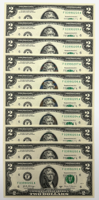 Banconote In Dollari E Pile Di Monete In Circolazione Immagine Stock - Foto 3