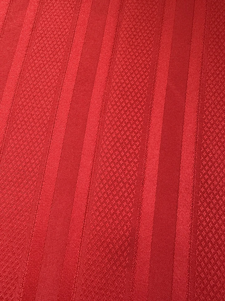 VTG 70" Round Red on Red Stripe Designer tablecloth & 4 napkins Polyester - Image 4 of 4