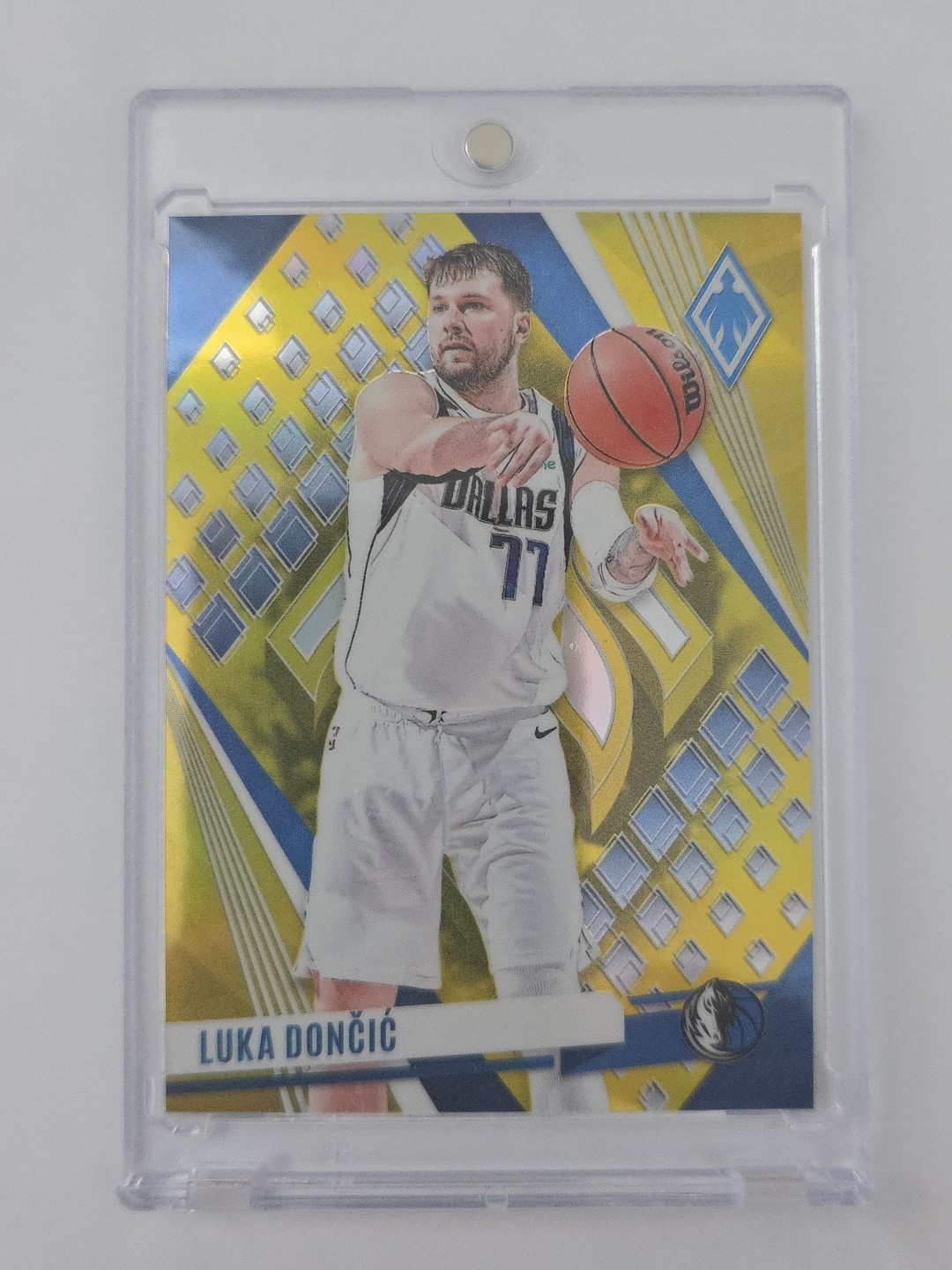 2023-24 Panini Phoenix Yellow /49 Luka Doncic #157