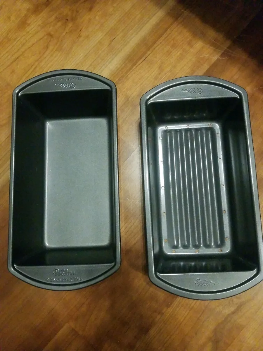 WILTON 2 PC MEATLOAF PAN NEVER USED
