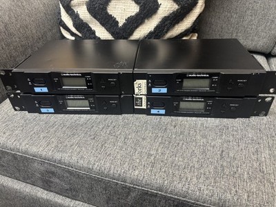 4x Audio-Technica ATW-R3100 Steuergeräte und Mikrofone
