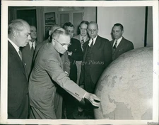 1945 Photo Pres Truman Confers With Newpaper Editor Julian Miller Journalism 7X9