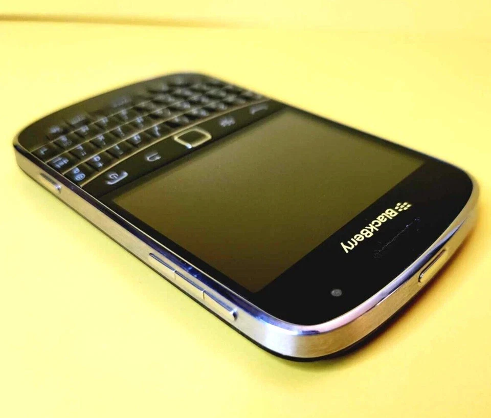 BLACKBERRY BOLD 9900 UNLOCKED QWERTY CELL PHONE BELL TELUS ROGERS FIDO CHATR+++ - Image 4 of 4