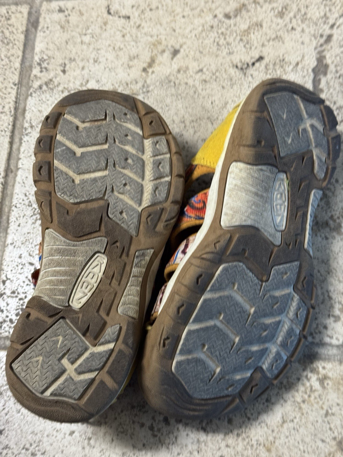 Sandali impermeabili Keen gialli per bambini taglia 3 usati in ottime condizioni