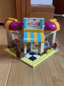 LEGO Friends Downtown Bakery 41006 100% Complete Minifigs & Manual Included