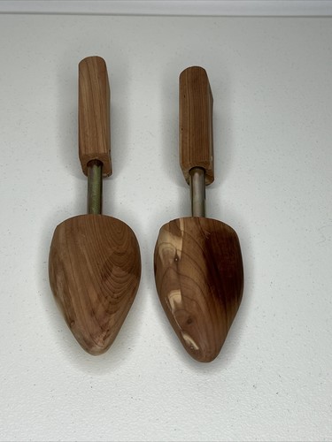 Un par de camilla de árbol de zapatos de cedro unisex para hombres mujeres