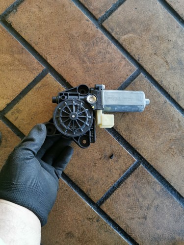 Mercedes-Benz C-Klasse W203 Fensterhebermotor hinten rechts Bosch 0130822007