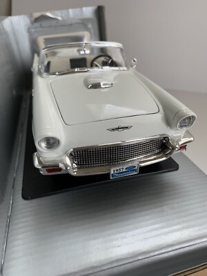 Road Signature Deluxe Collection 1:18 Diecast Metal White Road Signature Deluxe Collection 1:18 Diecast Metal White
