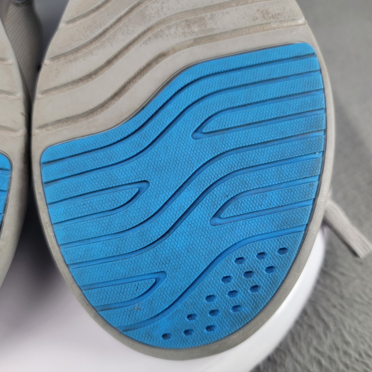 Size 9 Mens/Womens 10.5 - Kizik Athens HandsFree Running Shoes