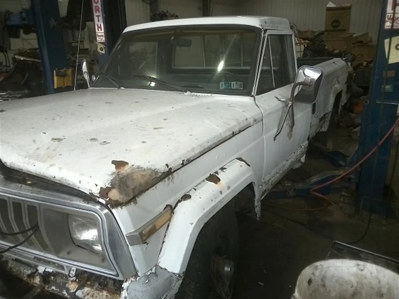 Bisagra del capó izquierdo del conductor para camión serie J 62-88 111623 Foto 2 de 4