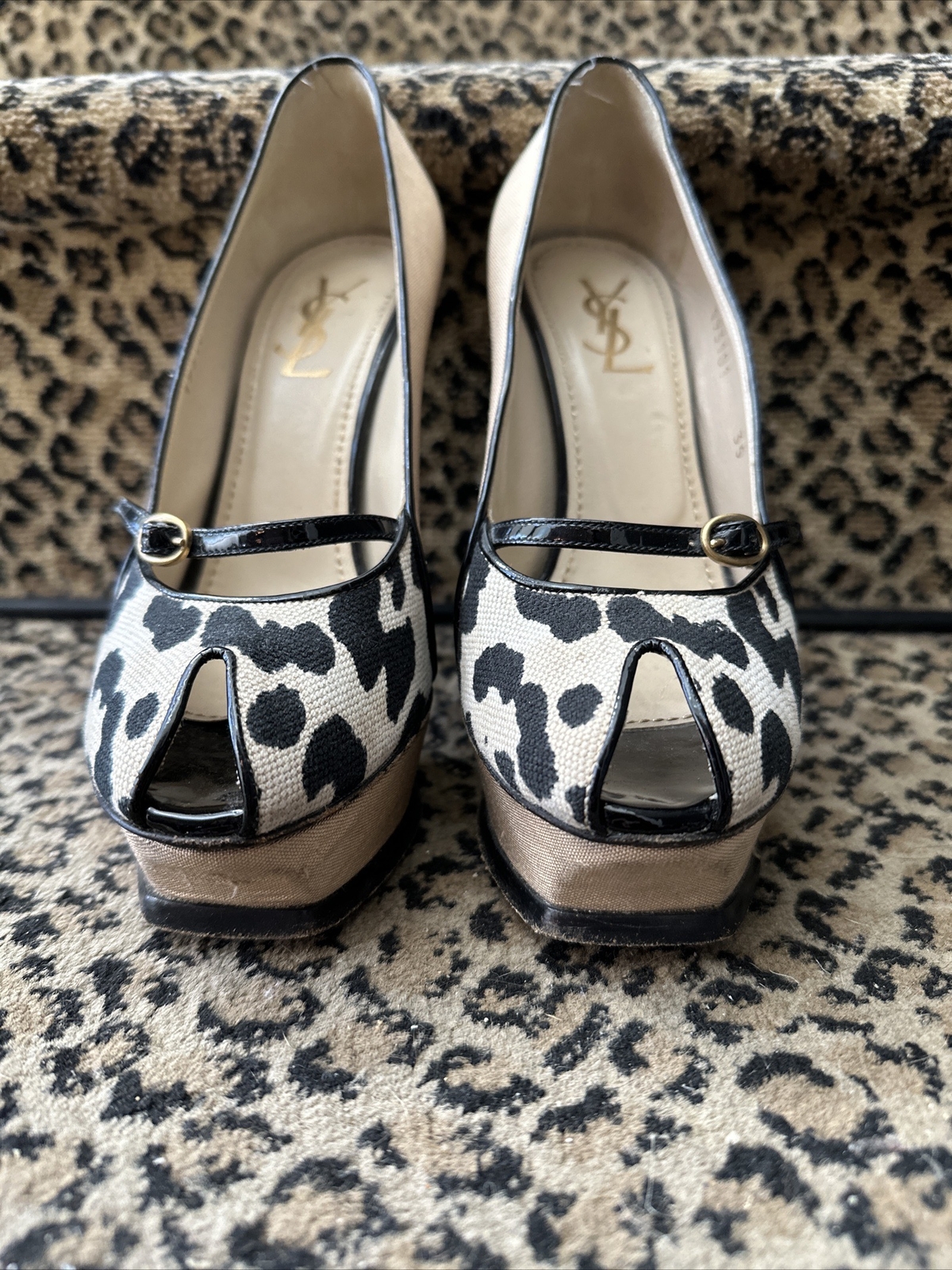 SAINT LAURENT Pompa a stiletto tributo YSL seta e pelle verniciata beige e nera stampa animale 35