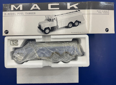 FIRST GEAR 1:34 Mack R-Model Fuel Tanker First Gear 19-0015 NIB
