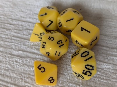 7 Dice Set Poly RPG DnD Dungeons Dragon AD&D Pathfinder Yellow Black Vintage EUC