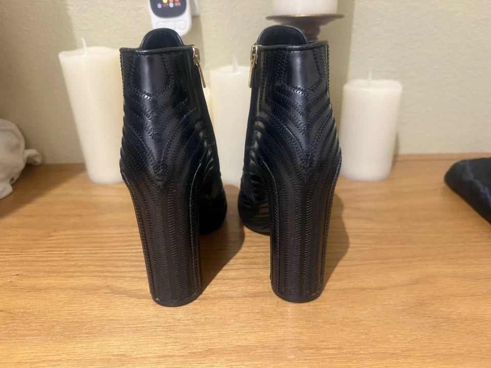 New Salvatore Ferragamo Hand Made In Italy Black Boots Eu 37 Us 7 - Image 2 of 4