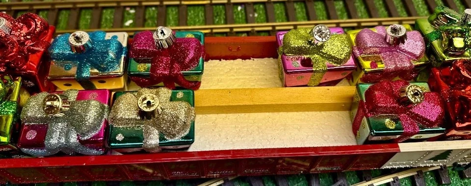 Coche de Navidad favorito calibre G #6 -- Góndola con adornos de lujo -- Aristocraft 41025 Foto 3 de 4