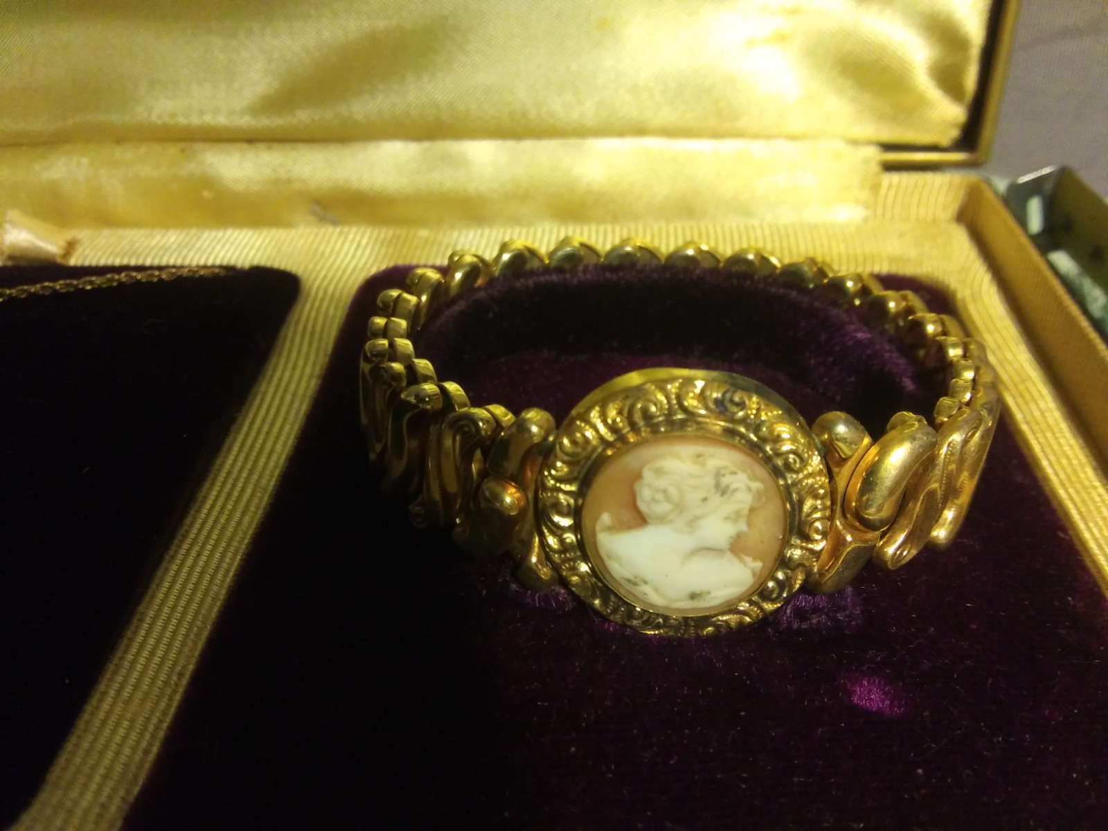 Vintage and Rare Hilborn-Hamburger Inc a Gold Filled Necklas Set with Lined Box