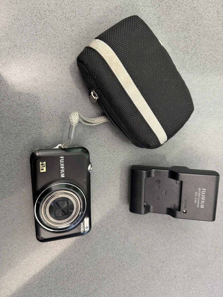 Fujifilm FinePix F455 5.2MP Digital Camera Black – Tested, photo 1 of 5