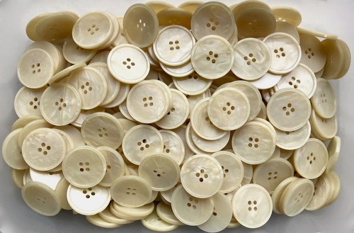 Buttons Large 25mm 40L Light Cream Pearlescent Polished 4 Hole Coat Button W636 - Picture 21 of 24