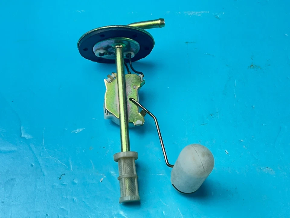 Unidad de envío de tanque de combustible Fiat 1100/1100D, 1200/1500/1500S/1600S descapotable NOS Foto 2 de 4