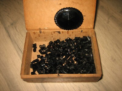 Antikschmuck Brosche & Jais Perlen