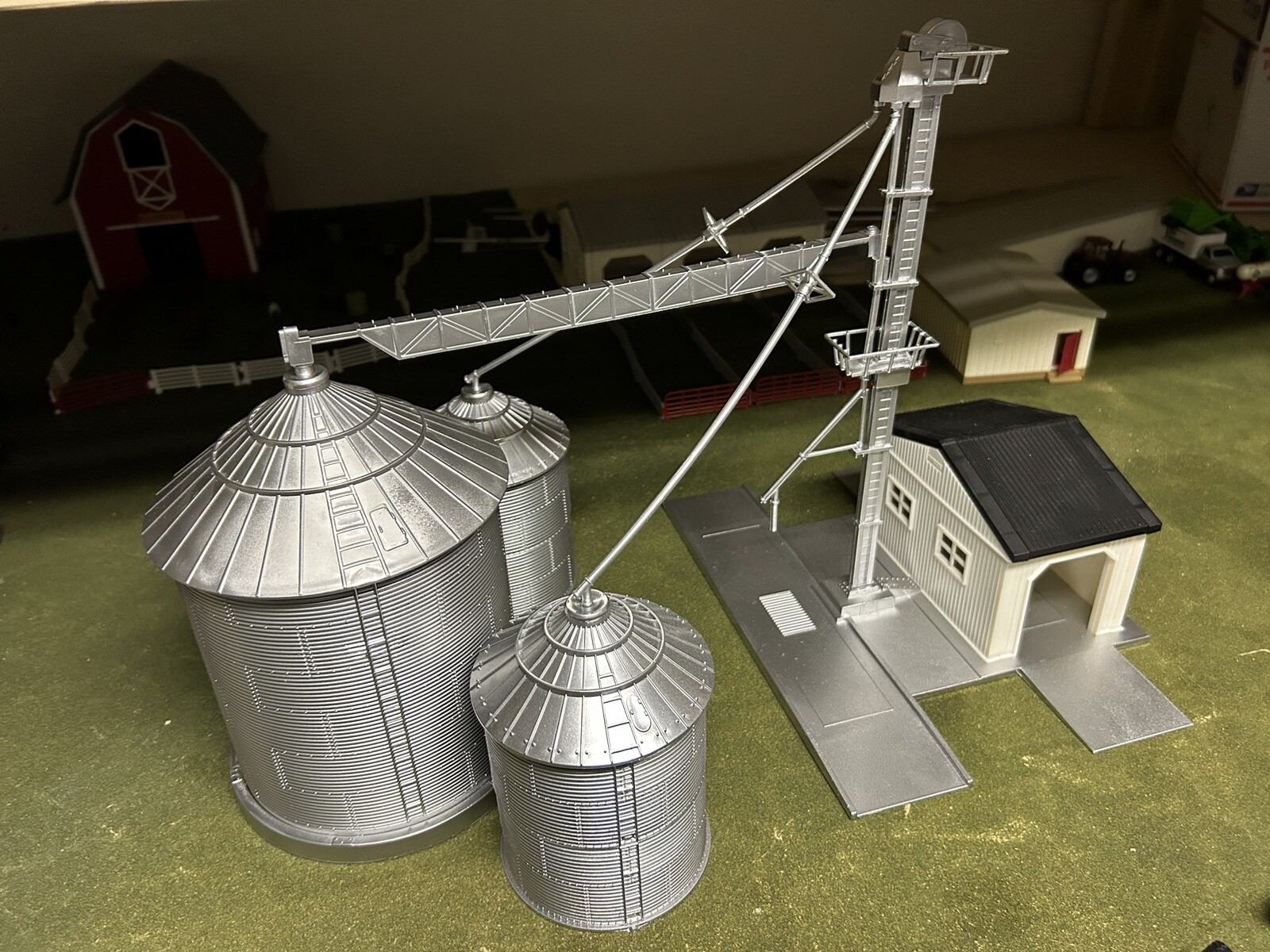 1/64 Ertl Chrome Grain Bin Set w/ 3 Grain Bins eBay