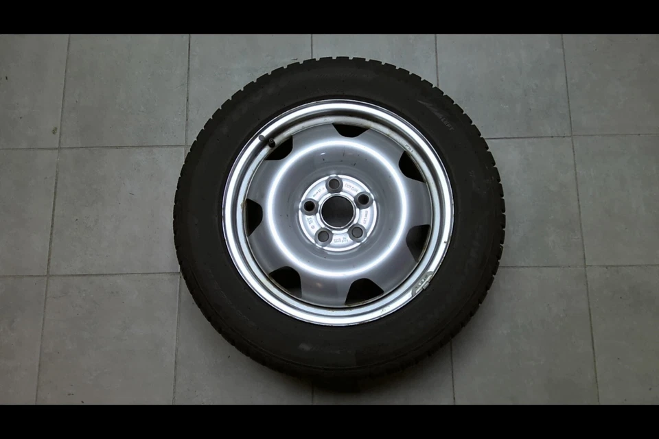 VW Bus | Multivan T5 T6 T6.1 - Winterräder - 235/55/R17 103V - 7E0601027B - Bild 4 von 4