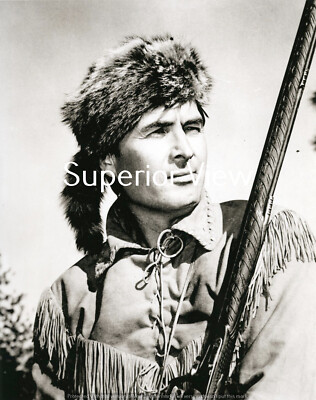 Davy Crockett TV Show Fess Parker In Coonskin Cap Musket Deer Skin
