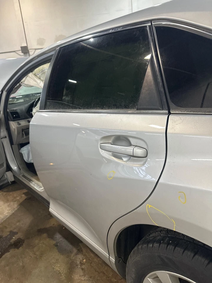 Used Rear Left Door Assembly Rear Side fits: 2014 Toyota Venza L. w/privacy tint Foto 4 de 4