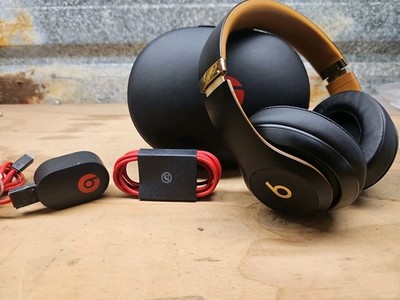 Beats Studio3 The beats Skyline Decade Collection Wireless Over-Ear Headphones 