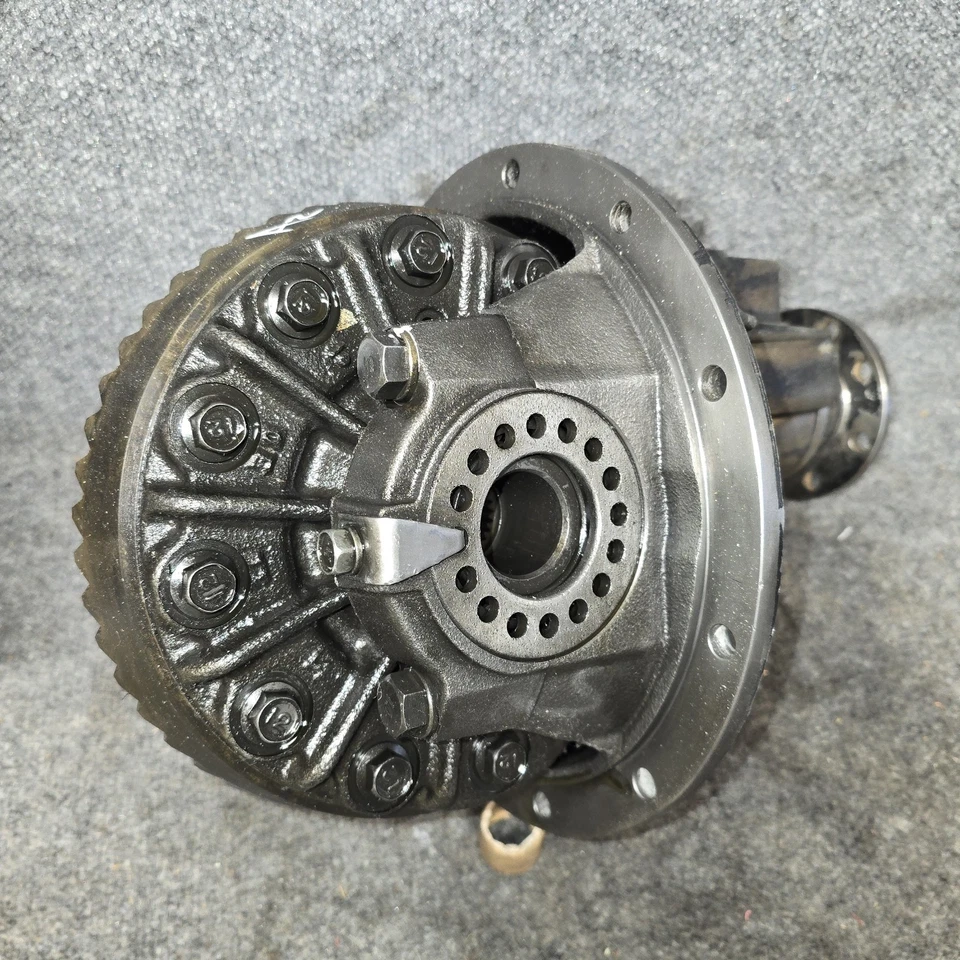 ЗАДНИЙ ДИФФЕРЕНЦИАЛ MITSUBISHI MONTERO 4,63 НЕСУЩИЙ 2WD 3,0 Л SPORT 97–03 - Изображение 2 из 4