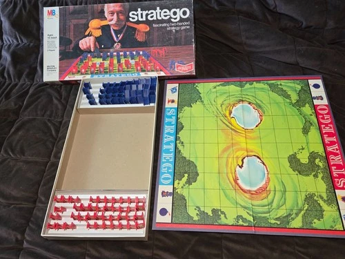 VTG STRATEGO BOARD GAME BY MILTON BRADLEY 1977 EDITION COMPLETE