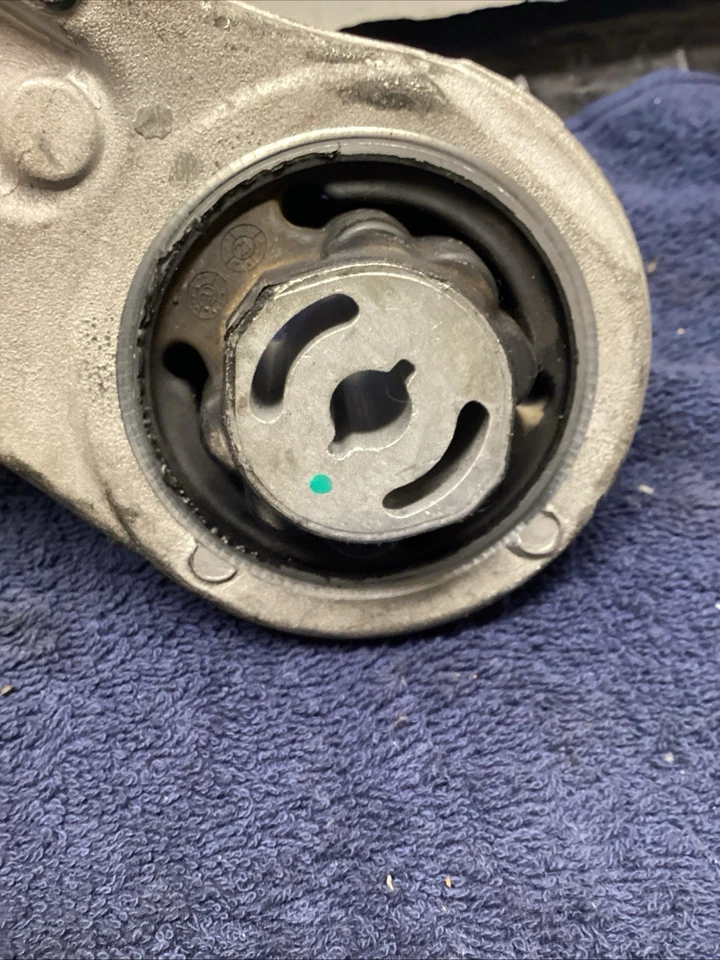 Оригинальный правый нижний рычаг управления для Jeep Cherokee 2014–2018 годов от оригинального производителя Mopar 68210238AG - Изображение 3 из 4