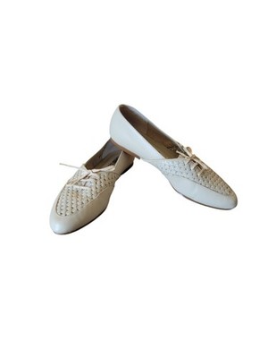 Espirit De Corp  Women's Ivory Leather Perforated Saddle Shoes Shoes 7.5B