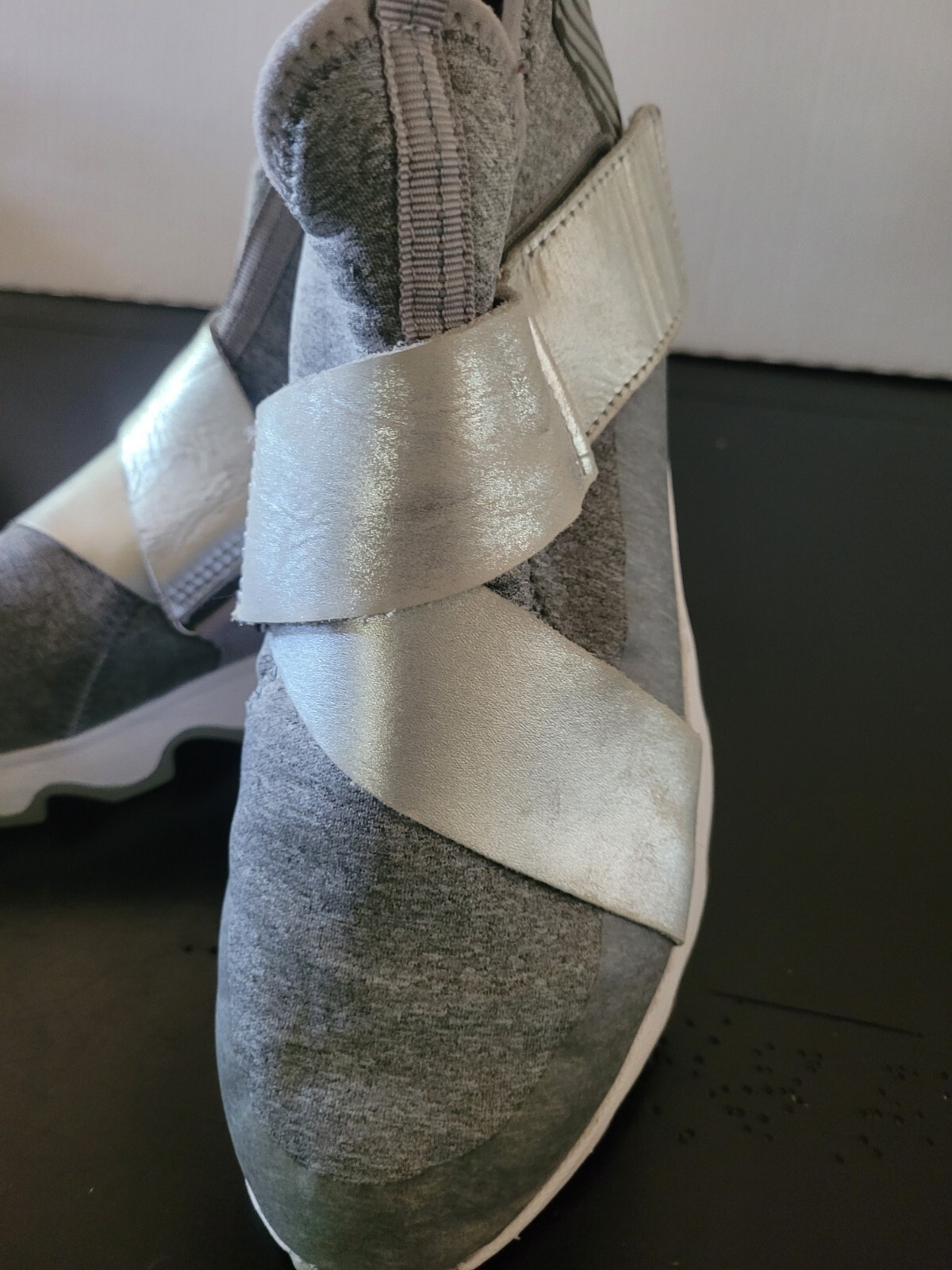 SAOLA Sorel scarpe da ginnastica cinetiche da donna suola squalificata grigio metallizzato taglia 8