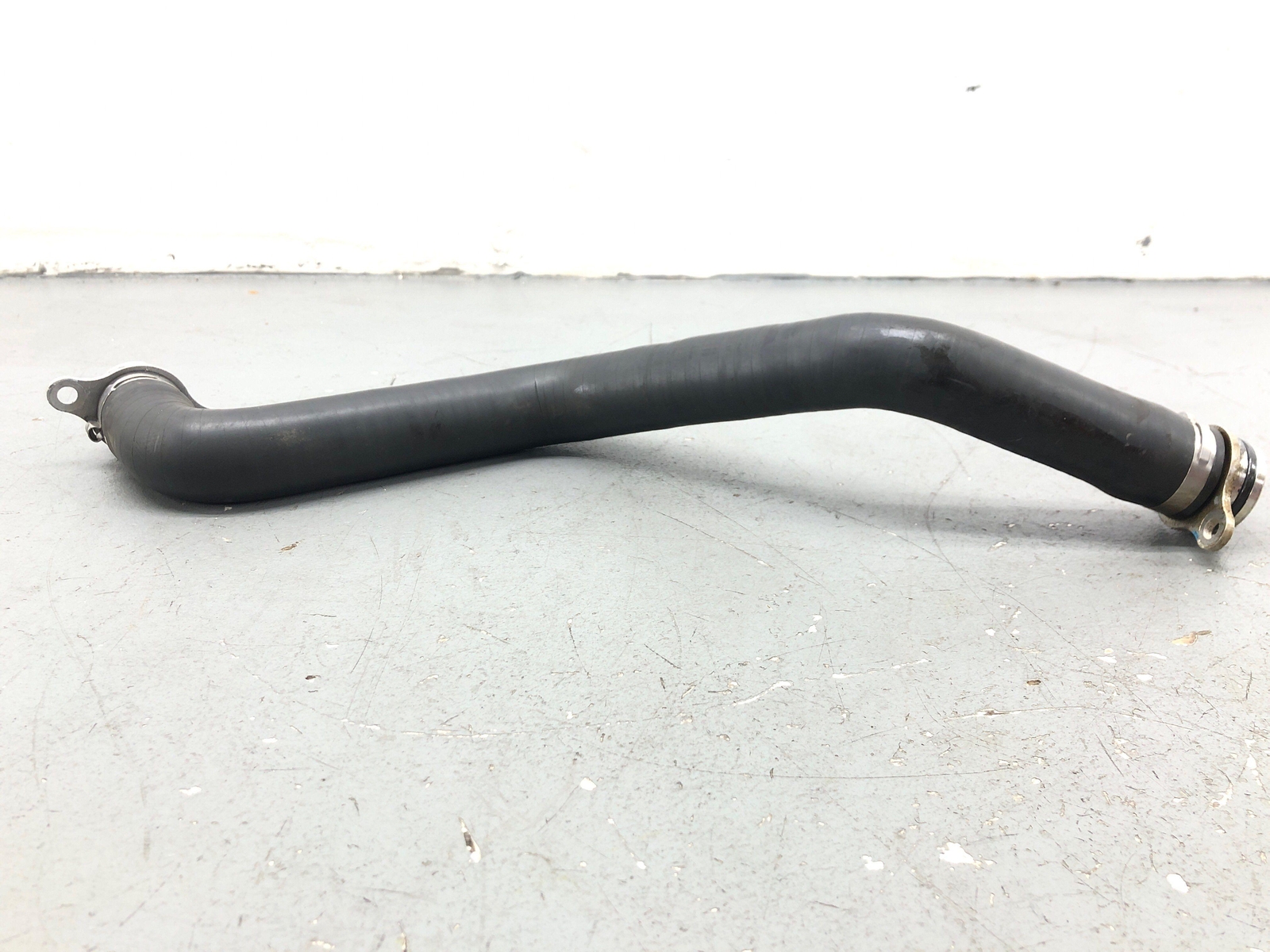2020-2023 MCLAREN GT 4.0L ENGINE WATER COOLANT HOSE PIPE LINE 22FA096GP OEM 2021