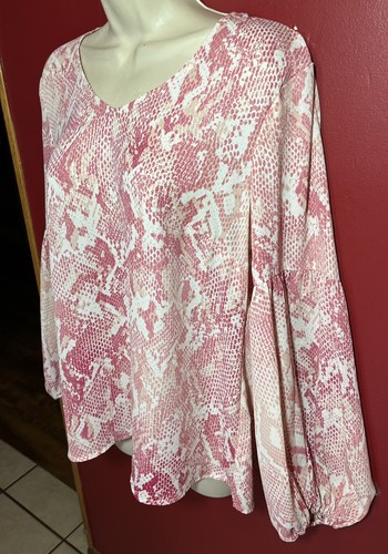 Cabi Top 5708 Women’s Size M Bethany Balloon Sleeve Pink Snakeskin Print Blouse - Picture 4 of 10
