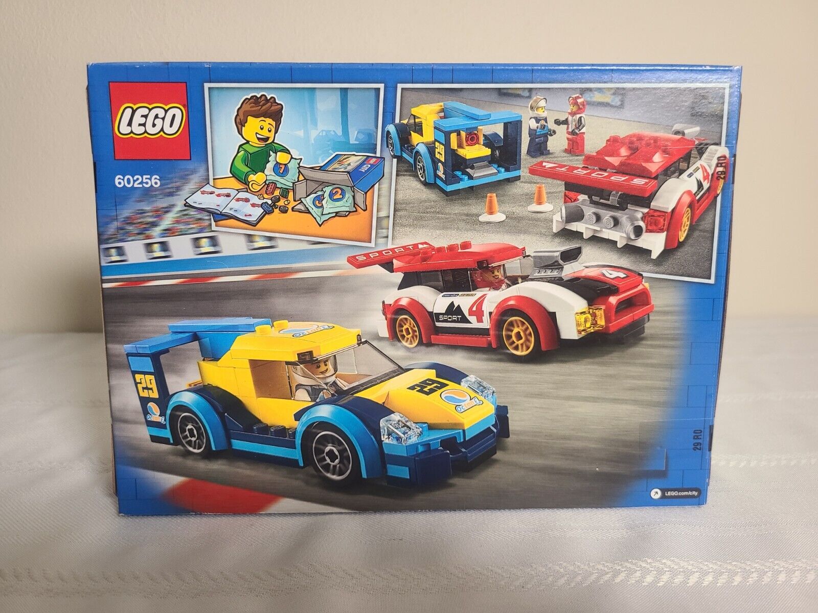 Sealed LEGO 60256 City RACING CARS 190 Pcs Brand New 