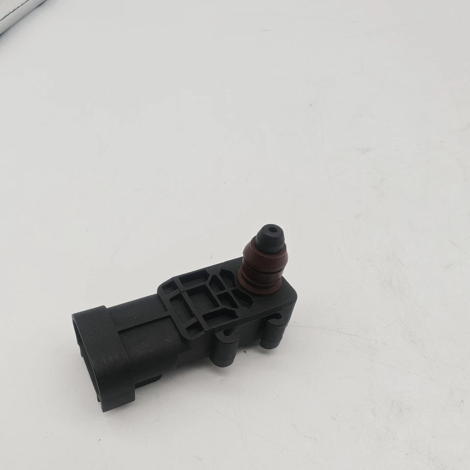 Sensor de presión de combustible 13502903 Bosch adecuado para Buick Chevrolet GMC Pontiac 2008-17 Foto 2 de 4