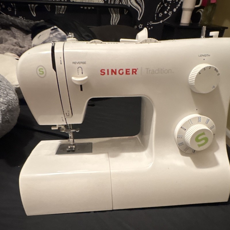 Singer Tradition Sewing Machine Untested (For Parts) No Power Cord or Foot Pedal