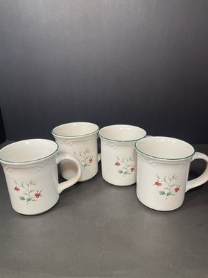 Pfaltzgraff Winterberry Coffee Mugs Cups set of 4 Christmas Holiday Mugs 12oz