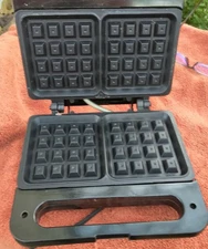 Salton Belgian Waffle Maker - WM-4A - 120V - Tested Works