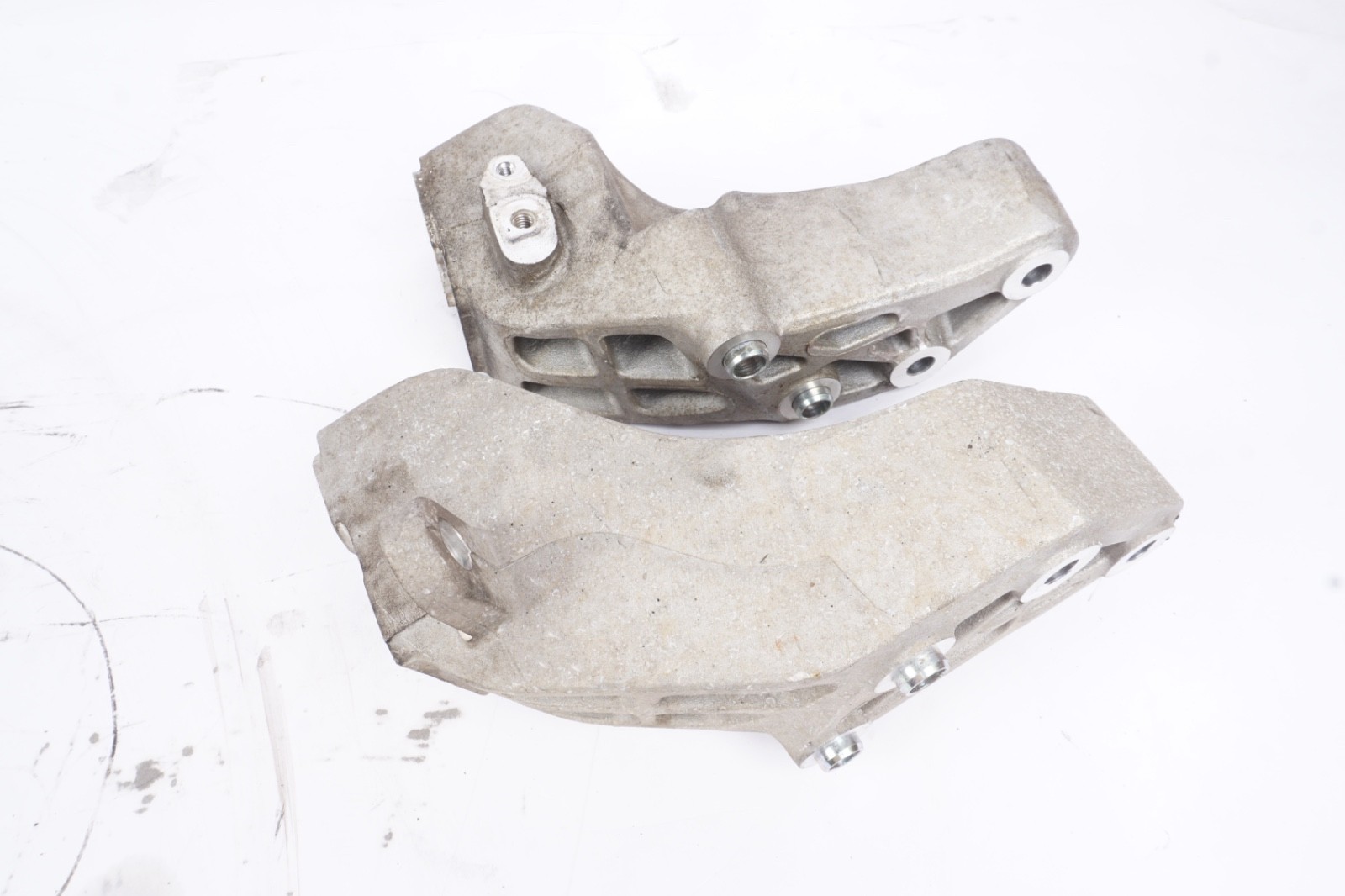 2014 - 2022 MASERATI GHIBLI 3.0L ENGINE MOTOR LEFT SIDE MOUNT SUPPORT OEM