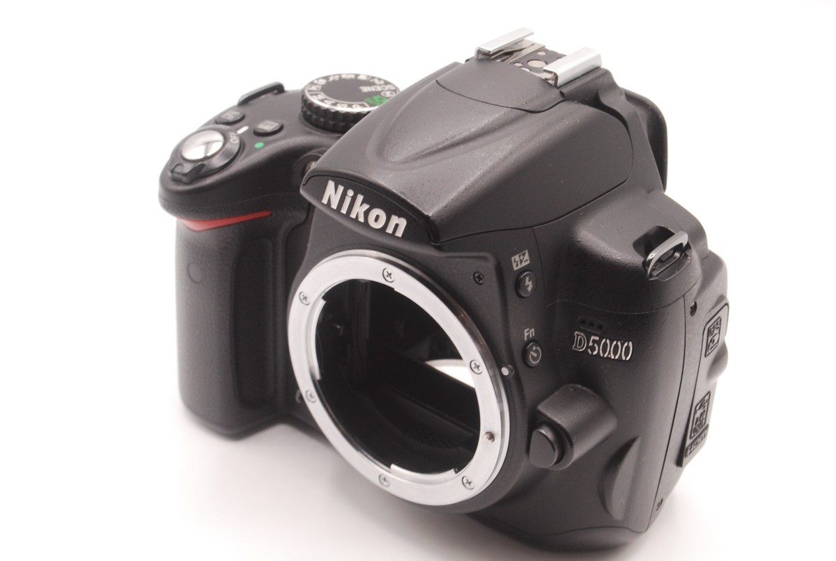 Excellent+4]Nikon D5000 DSLR Camera /AF-S 18-55mm VRII Lens set