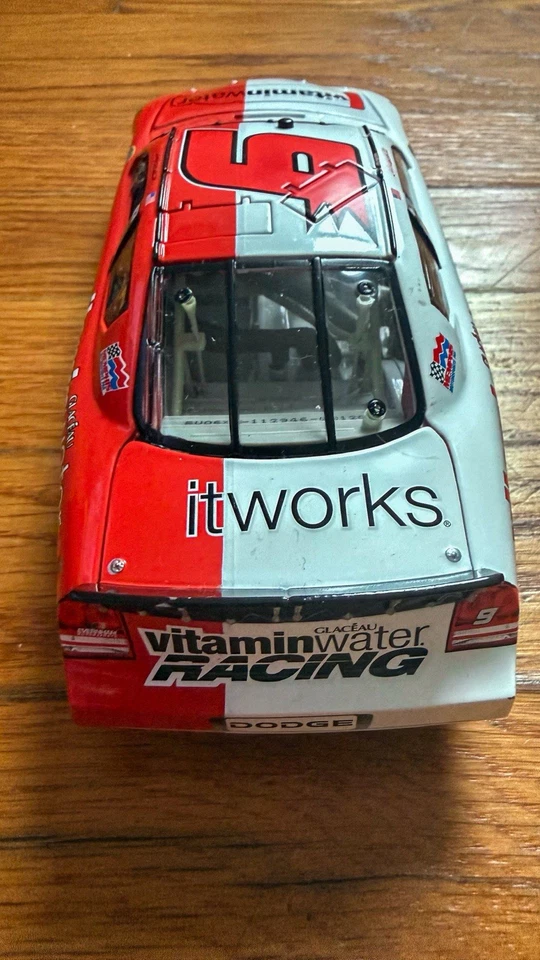 Kasey Kahne 2006 1:24 #9 Vitamin Water Special Paint Diecast Action Car Auto - Image 3 of 4