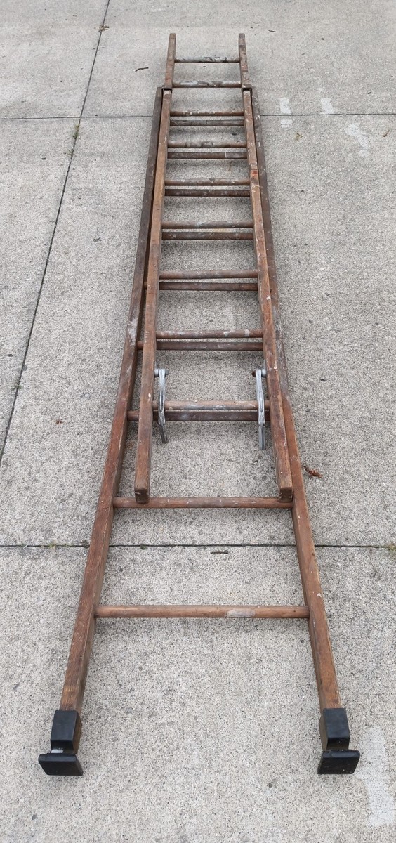VINTAGE AMERICAN LADDER INSTITUTE ROUND RUNGS 20